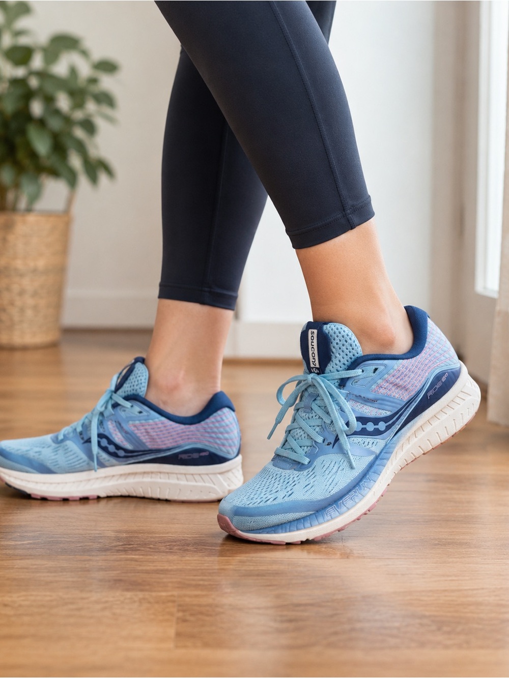 Sporty Athleisure Saucony Ride ISO Women’s Running Shoes Size 7.5